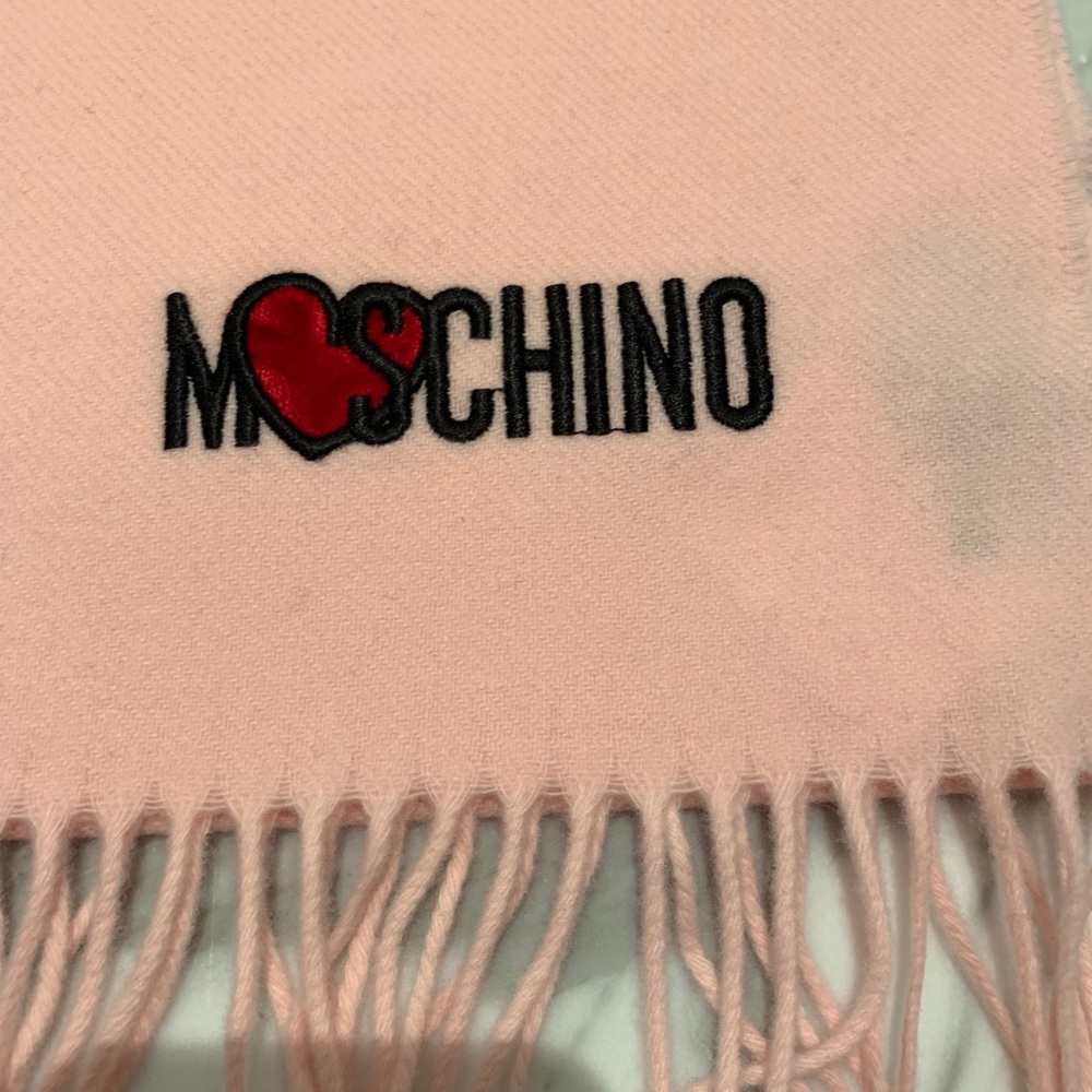 🤞Potential Restock🤞❤️5 ⭐️ ❤️Moschino Heart Scarf - Picture 2 of 6